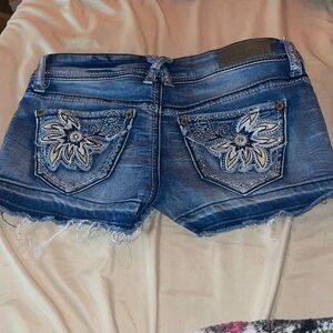 Hydraulic Embroidered Floral Back Pocket Denim Shorts - Blue